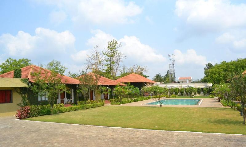 Hotel Riverside Resort And Spa Kumbakonam Eksteriør bilde